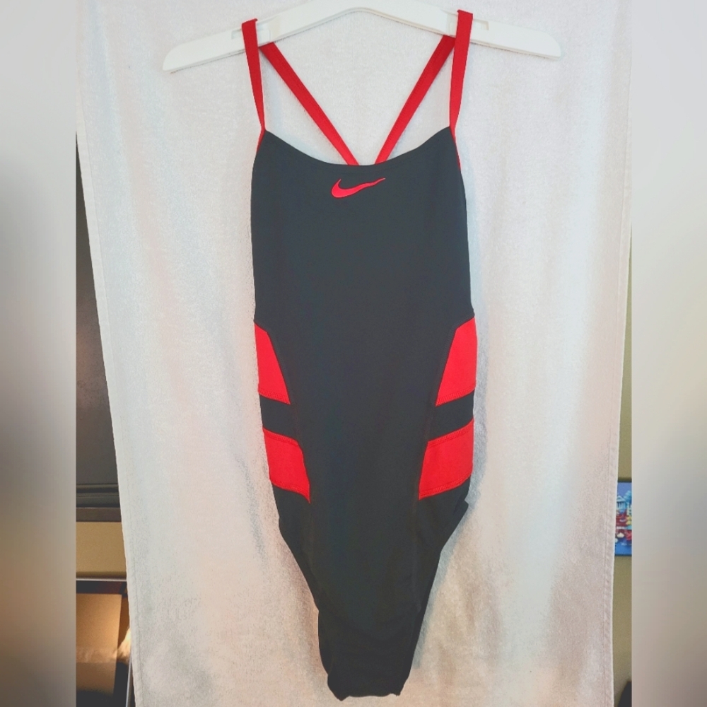 Nike one piece swimsuit Size: 6